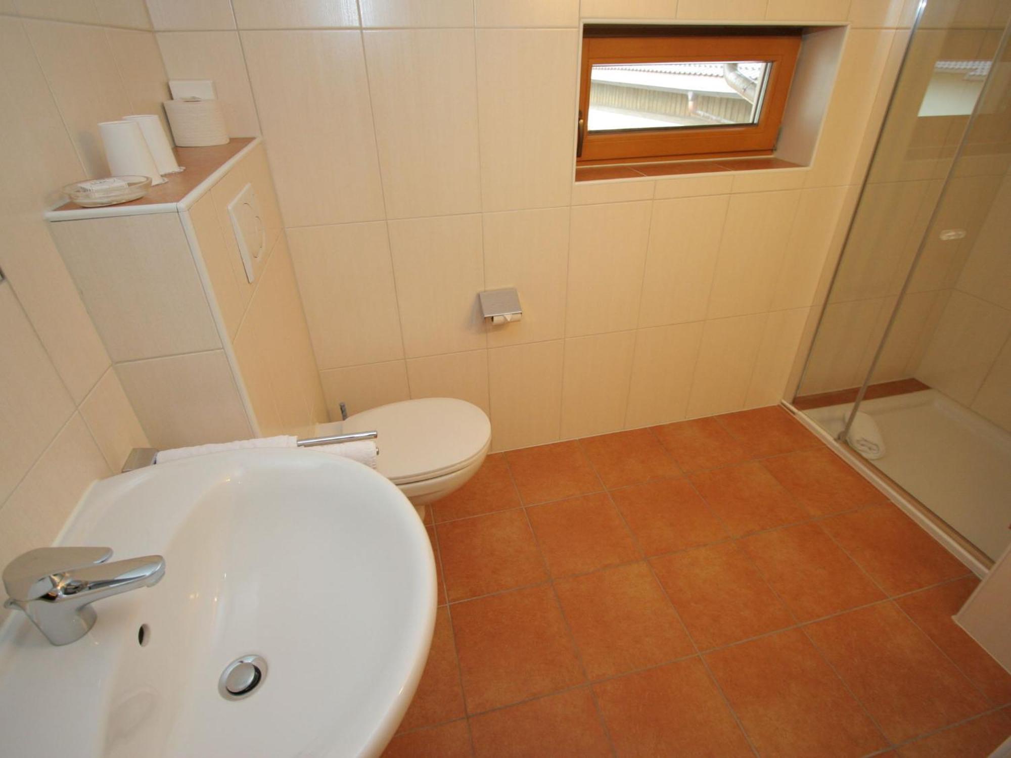 Charming Apartment In Uderns With Balcony ภายนอก รูปภาพ