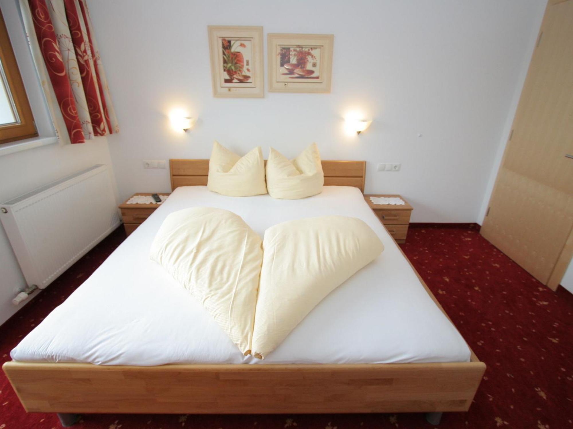 Charming Apartment In Uderns With Balcony ภายนอก รูปภาพ