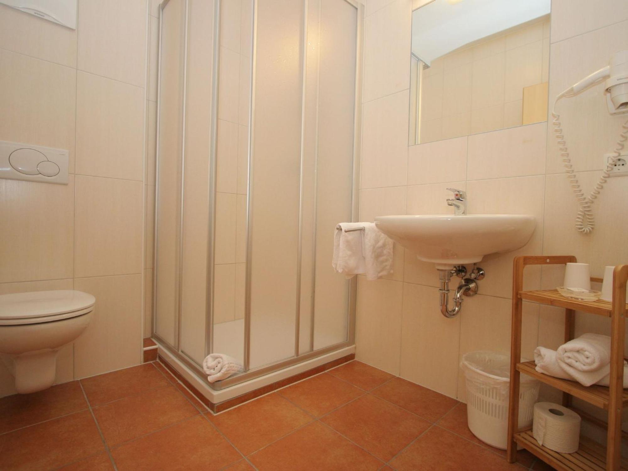 Charming Apartment In Uderns With Balcony ภายนอก รูปภาพ