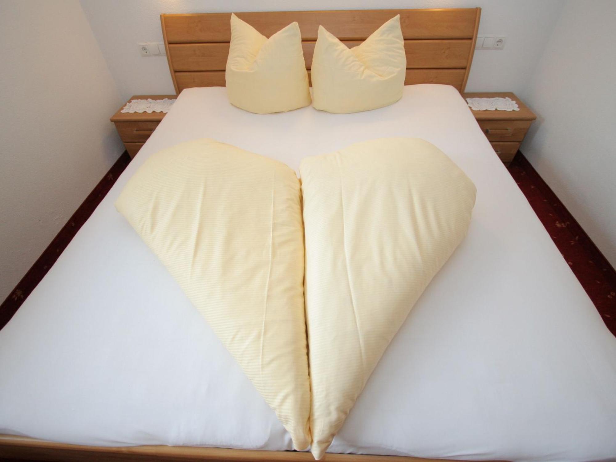Charming Apartment In Uderns With Balcony ภายนอก รูปภาพ
