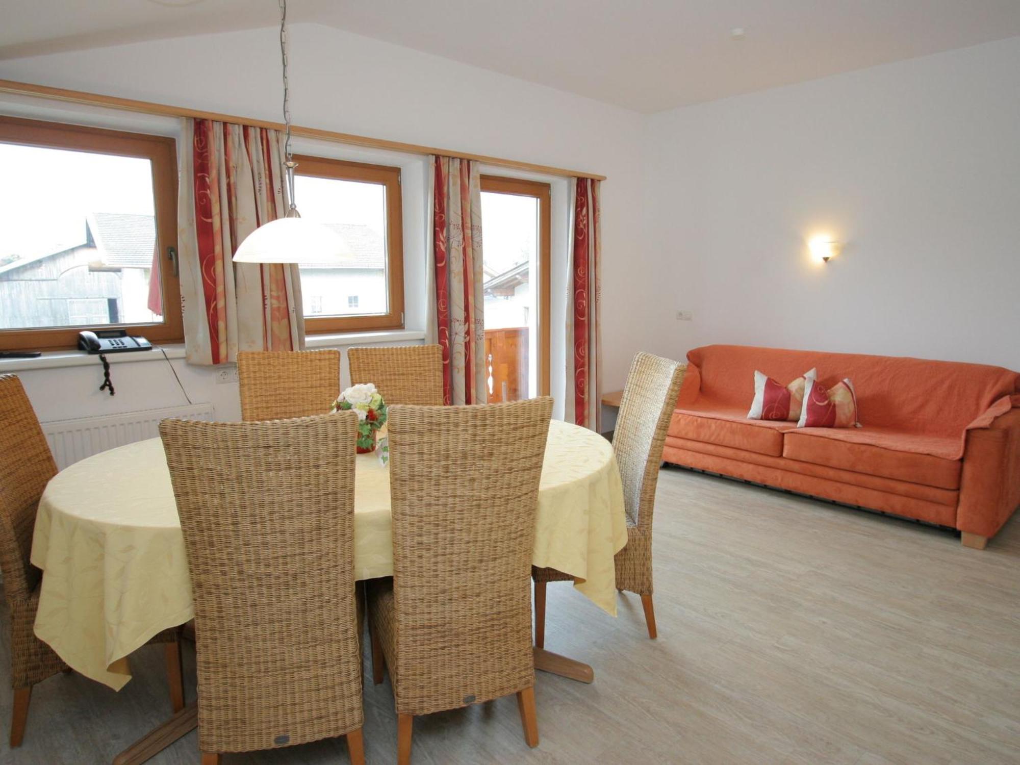 Charming Apartment In Uderns With Balcony ภายนอก รูปภาพ