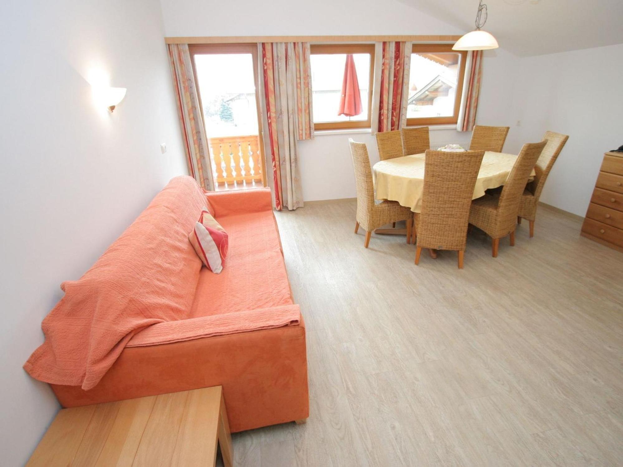 Charming Apartment In Uderns With Balcony ภายนอก รูปภาพ