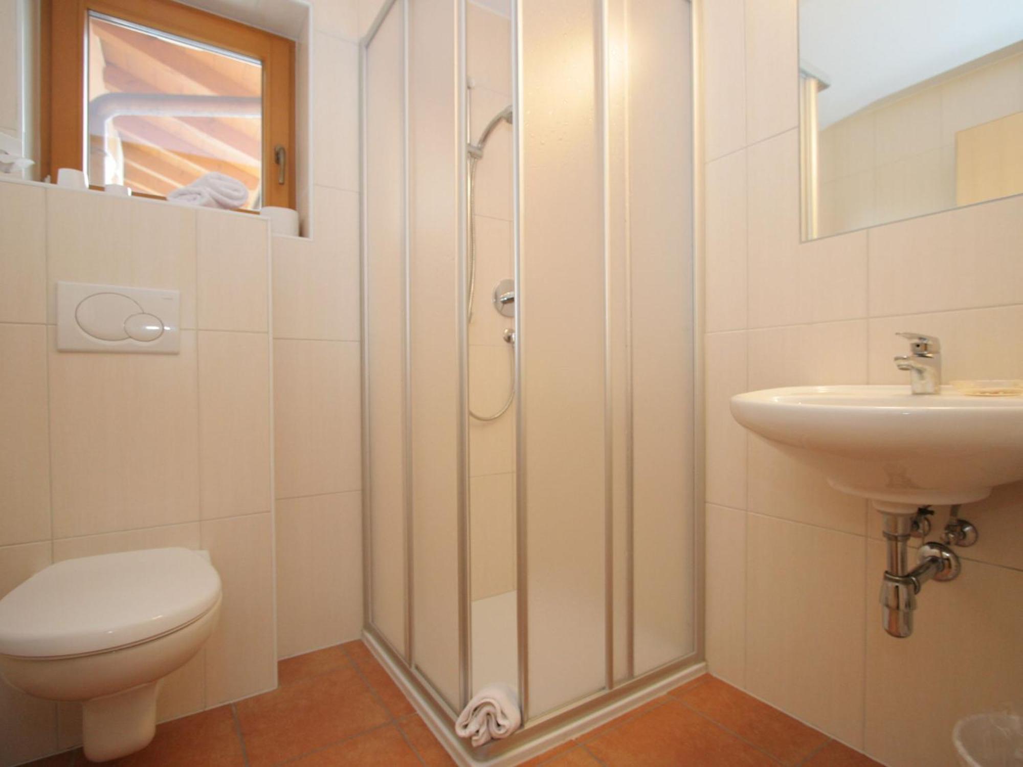 Charming Apartment In Uderns With Balcony ภายนอก รูปภาพ