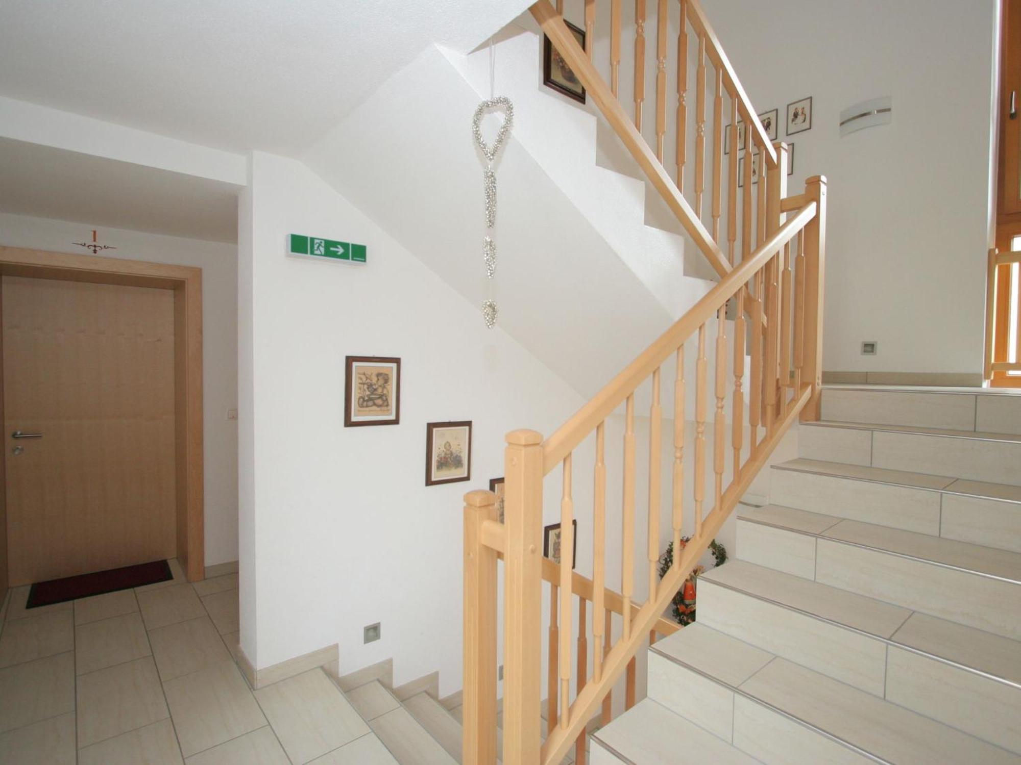 Charming Apartment In Uderns With Balcony ภายนอก รูปภาพ