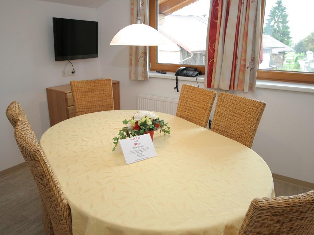 Charming Apartment In Uderns With Balcony ภายนอก รูปภาพ